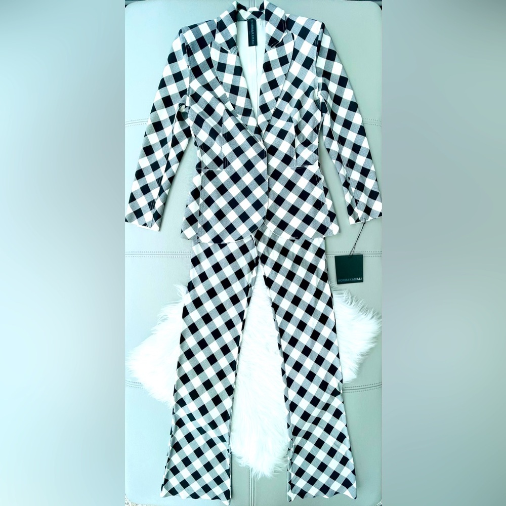 nwt!
norma kamali
single breasted jacket + boot pant
black buffalo check
XS